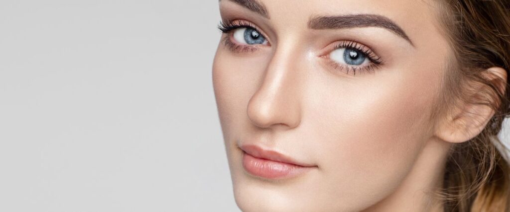 Szemöldökemelés