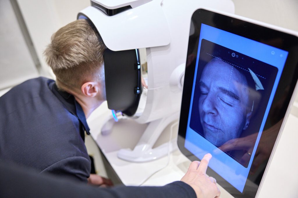 Arcbőr szkennelés a 8 Spectra A6 AI bőranalizáló készülékkel
